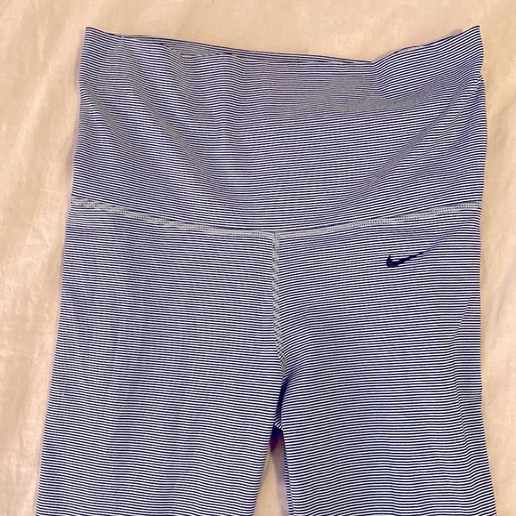 Nike dry fit leggings - Picture 2 of 4